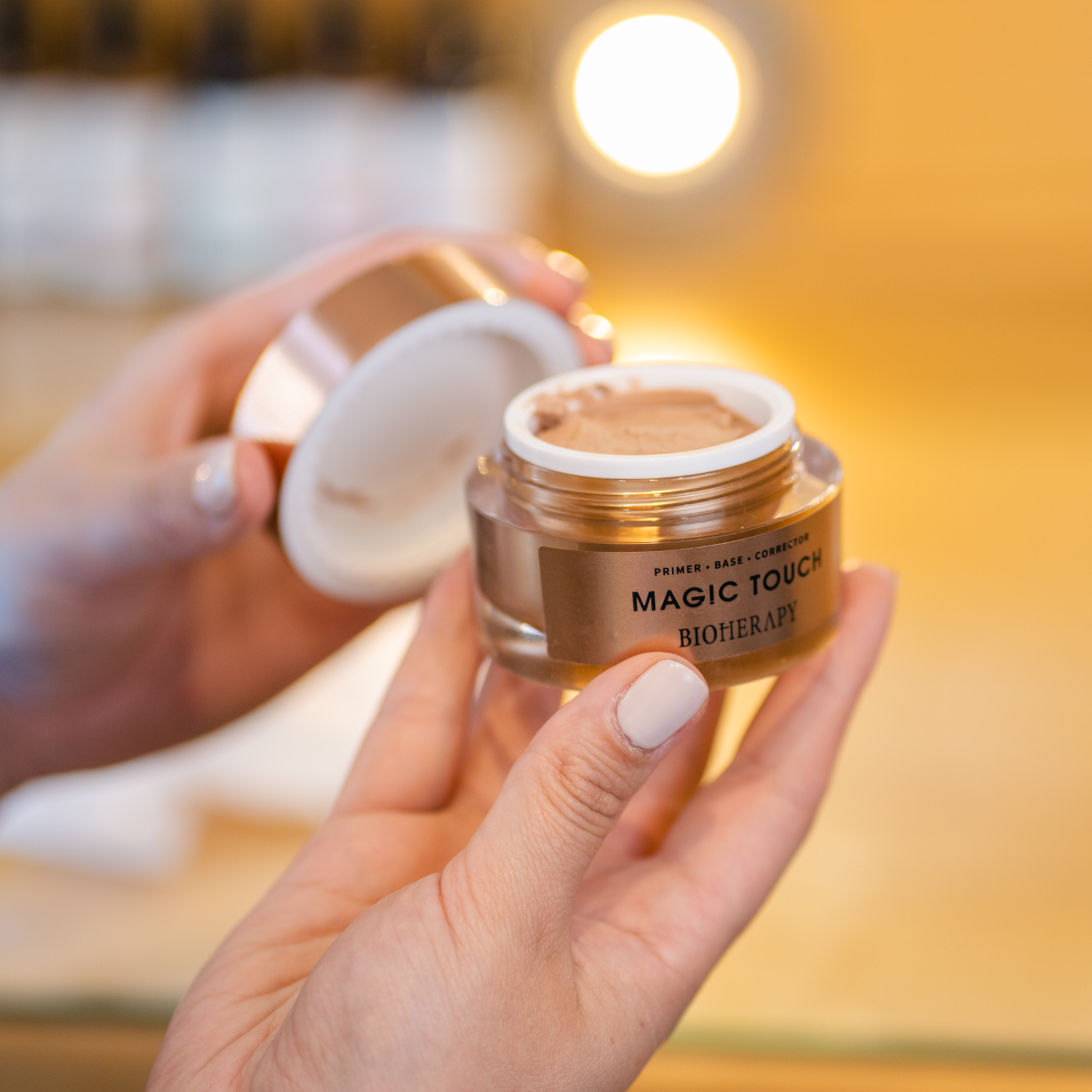 Magic Touch 3 en 1 – Primer + Base + Corrector (Cobertura Natural) - 30ml - Bioherapy