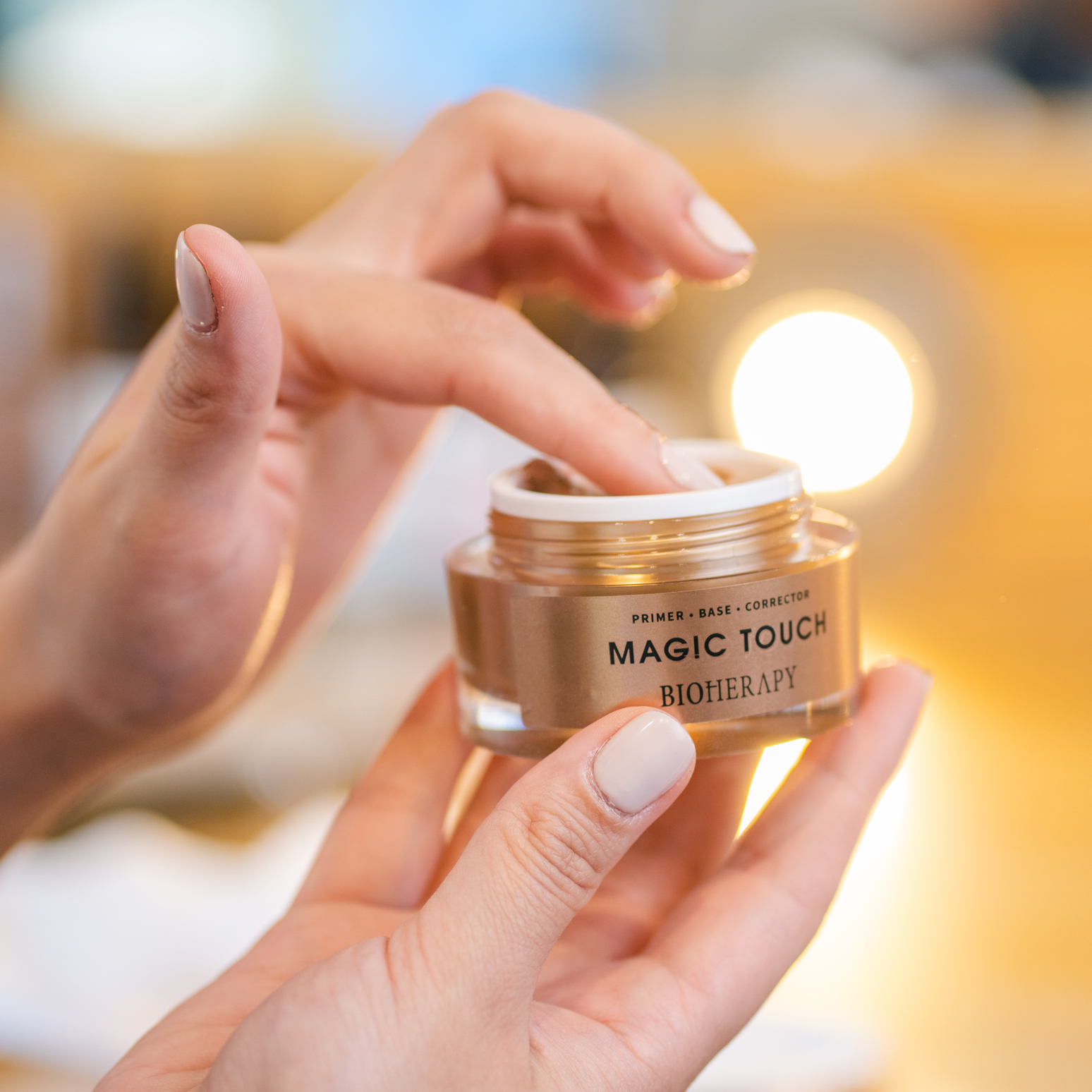 Magic Touch 3 en 1 – Primer + Base + Corrector (Cobertura Natural) - 30ml - Bioherapy